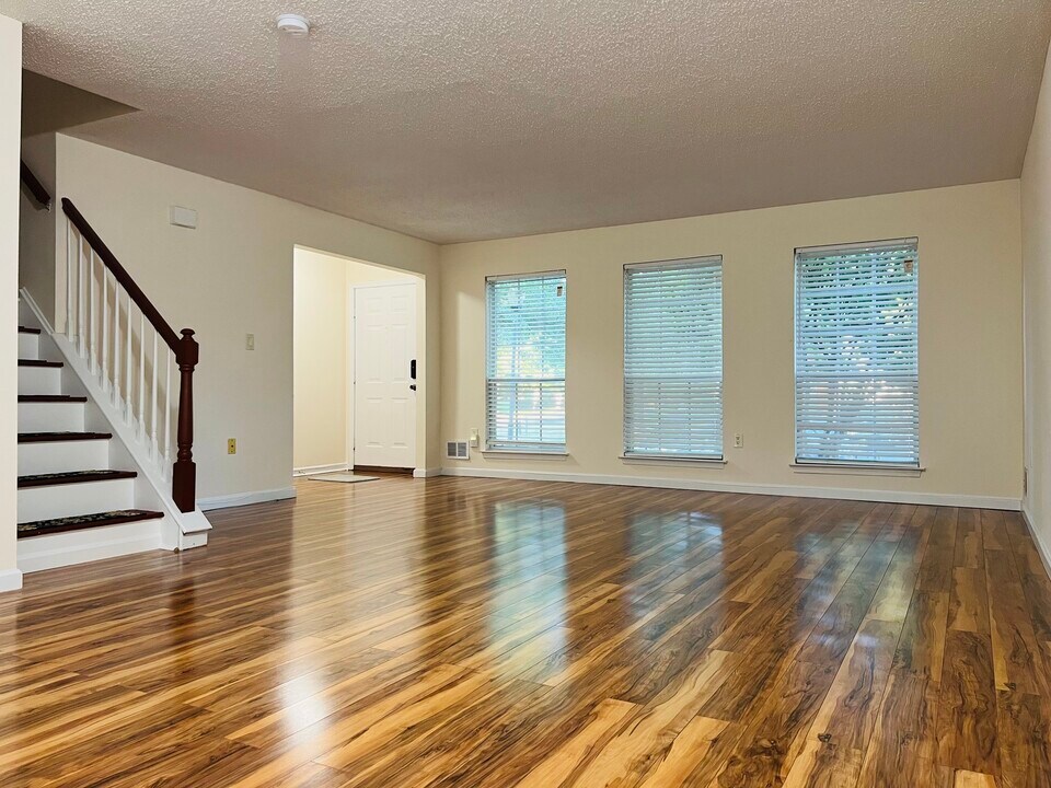 25 Balboa Ln, Unit 4009 in Franklin Park, NJ - Foto de edificio