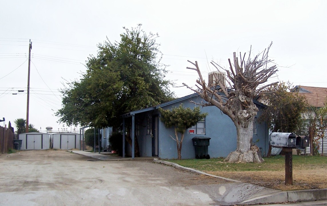 300 Trinity in Bakersfield, CA - Building Photo