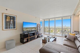 3598 Yacht Club Dr in Aventura, FL - Building Photo - Building Photo