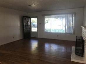 1059 La Mesa Dr in Chico, CA - Building Photo - Building Photo