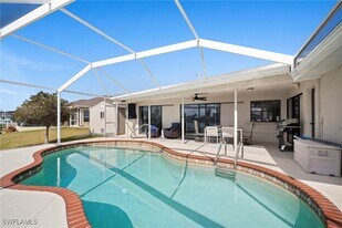 4530 W Coral Cir in North Fort Myers, FL - Building Photo