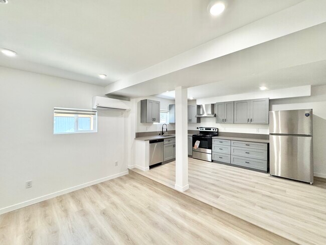 6127 3/4-6124 Monterey Rd in Los Angeles, CA - Building Photo - Building Photo