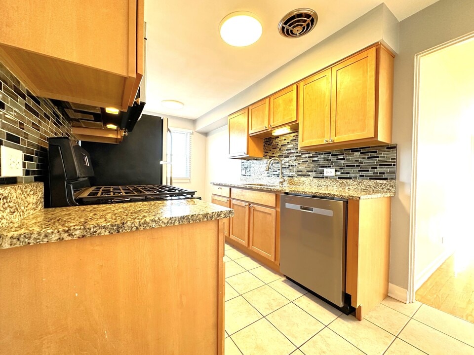 6945 W Belmont Ave, Unit 2R in Chicago, IL - Building Photo