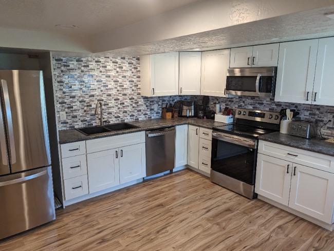 1489 N 400 W in Bountiful, UT - Foto de edificio - Building Photo