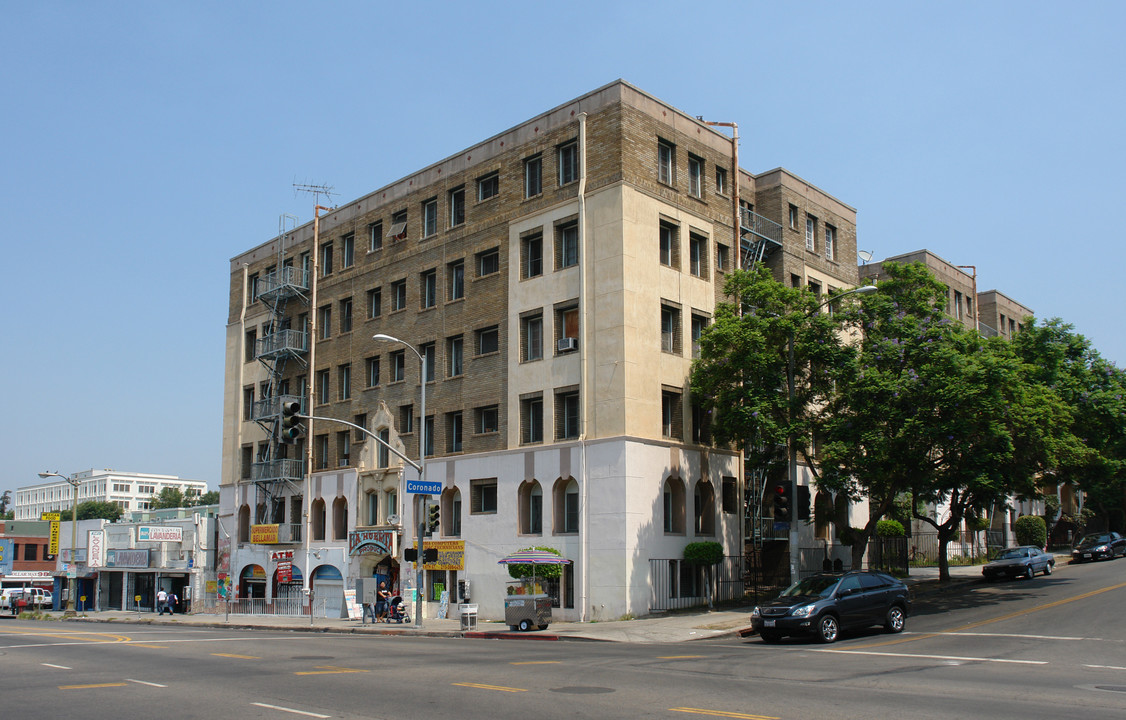 571 S Coronado St in Los Angeles, CA - Foto de edificio