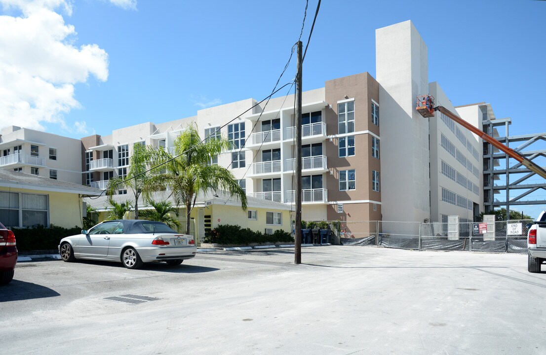 829 NE 17th Ave in Fort Lauderdale, FL - Building Photo