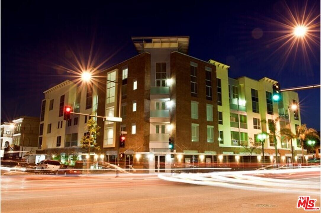 220 E Broadway in Glendale, CA - Building Photo