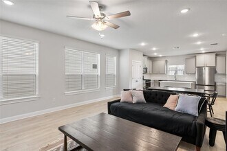 1012 Legend Milton Ln in Austin, TX - Building Photo - Building Photo