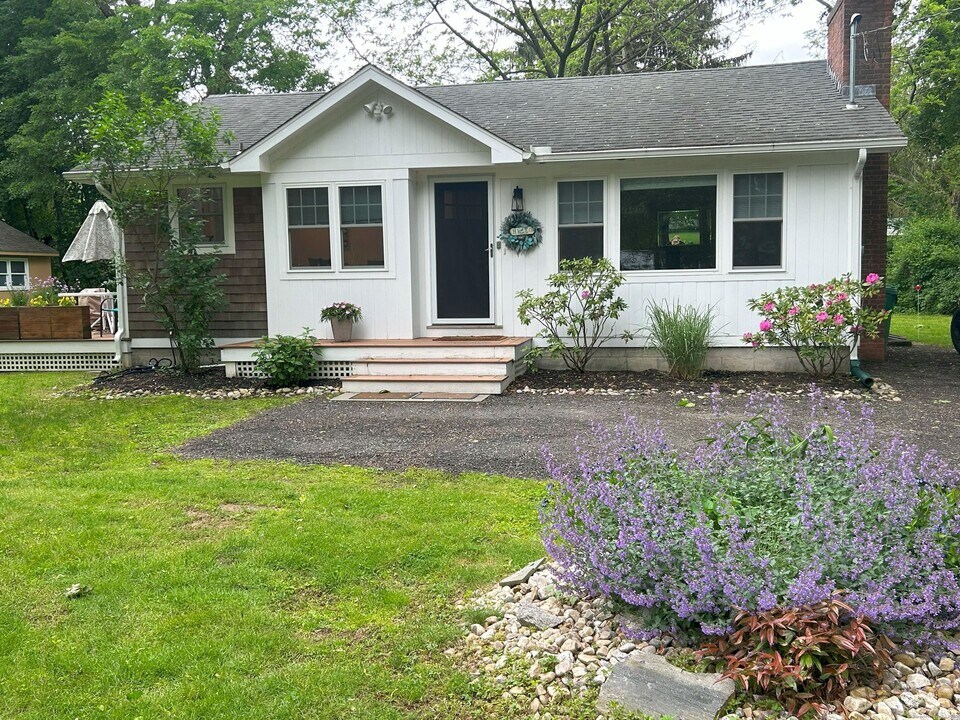 36 Whedon Ln in Madison, CT - Building Photo