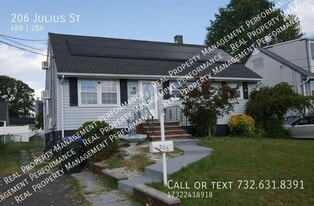206 Julius St in Woodbridge Township, NJ - Building Photo