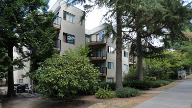 The Hazelmere Apartments in Vancouver, BC - Building Photo - Building Photo