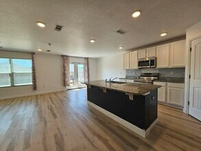 931 Merganser Way in Crestview, FL - Foto de edificio - Building Photo