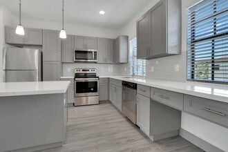 630 NE 14th Ct-Unit -201 in Fort Lauderdale, FL - Building Photo - Building Photo