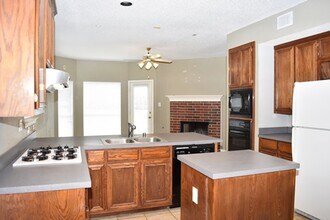 4712 Birchbend Ln in Fort Worth, TX - Building Photo - Building Photo