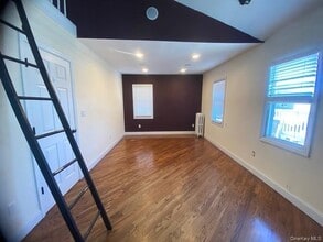 347 W Market St in Long Beach, NY - Building Photo - Building Photo