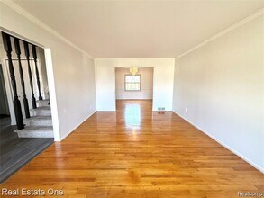 26211 Simone St in Dearborn Heights, MI - Building Photo - Building Photo