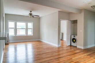 2820 W Montrose Ave in Chicago, IL - Building Photo - Building Photo