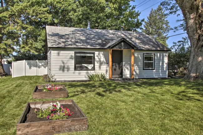 property at 1829 N 6th Pl