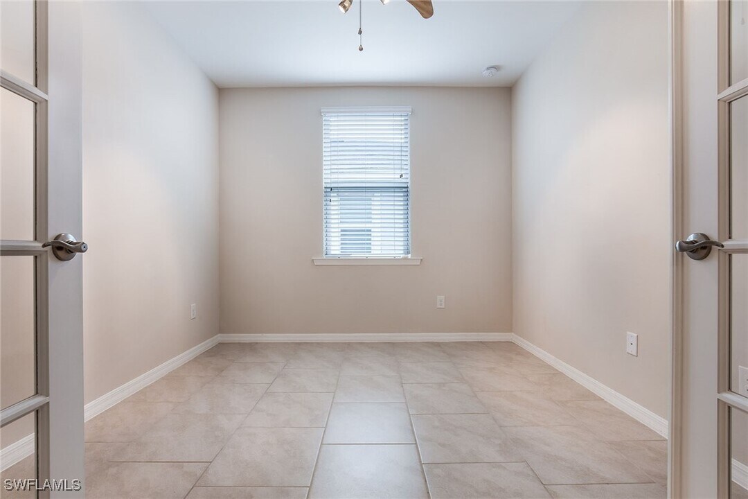 14533 Edgewater Cir in Naples, FL - Building Photo