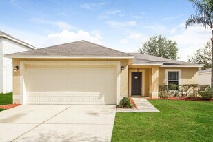 12930 Kings Lake Dr in Gibsonton, FL - Building Photo