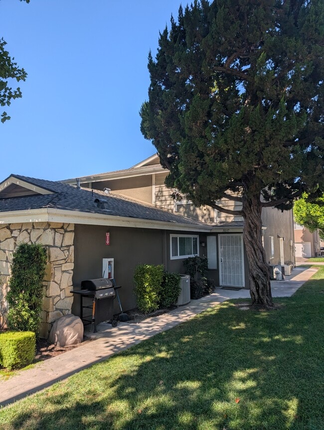 3037 Knollwood Ave in La Verne, CA - Building Photo - Building Photo