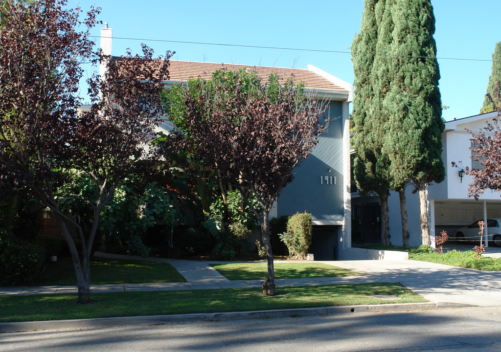 1911 Overland Ave in Los Angeles, CA - Building Photo