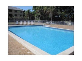 8917 NW 28th Dr in Coral Springs, FL - Building Photo