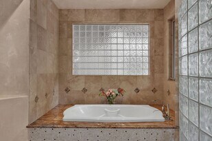 747 Kai Hele Ku St in Lahaina, HI - Building Photo