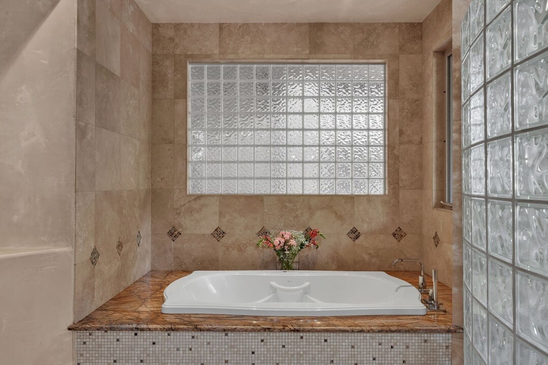 747 Kai Hele Ku St in Lahaina, HI - Building Photo