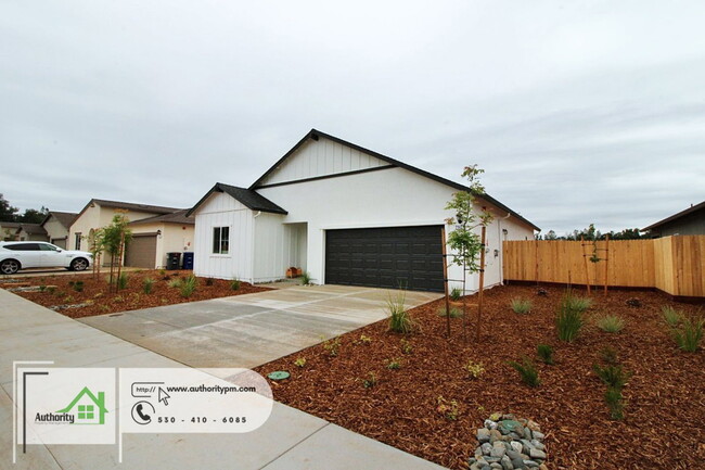 2901 Hopkins Ave in Redding, CA - Building Photo - Building Photo