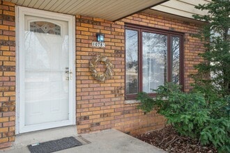 10785 W Appleton Ave in Milwaukee, WI - Foto de edificio - Building Photo