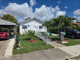 3083 SW 17th St in Miami, FL - Building Photo