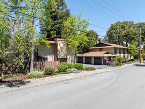 610 Gilbert Ave in Menlo Park, CA - Foto de edificio - Building Photo