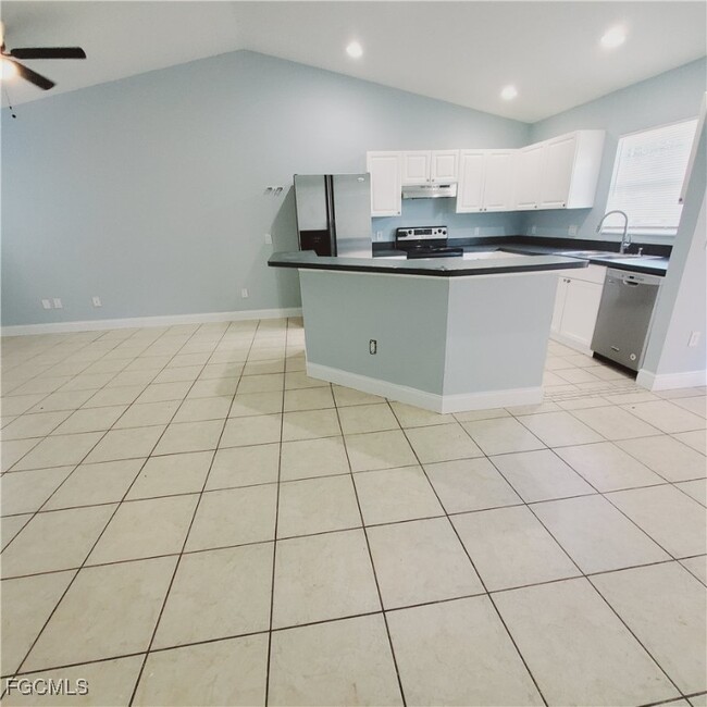 779 Bedford Dr in Lehigh Acres, FL - Building Photo - Building Photo