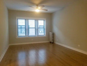 4837 N Wolcott Ave, Unit 2B in Chicago, IL - Building Photo - Building Photo