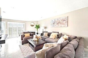 6967 Camino Degrazia in San Diego, CA - Building Photo