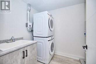 300B-300B Fourth Ave in St Catharines, ON - Building Photo - Building Photo
