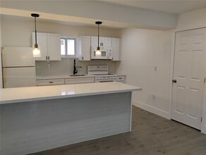 2155 SW 72nd Ave, Unit 3 in Miami, FL - Building Photo - Building Photo