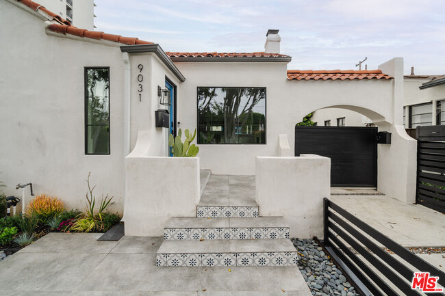 9031 Elevado Ave in West Hollywood, CA - Building Photo - Building Photo