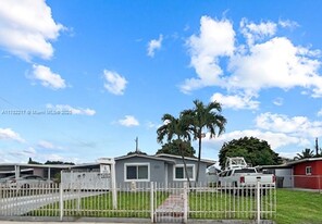 872 SE 4th Pl in Hialeah, FL - Building Photo