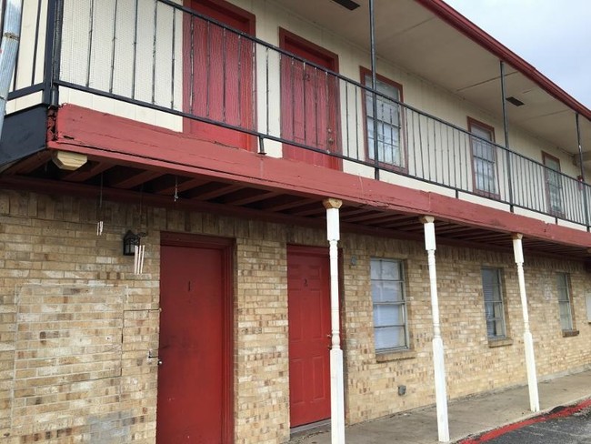 Shawnee Sevilla Apartments in Dallas, TX - Building Photo - Building Photo