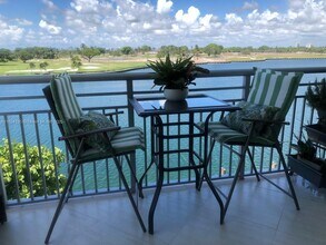9250 W Bay Harbor Dr in Bay Harbor Islands, FL - Building Photo - Building Photo
