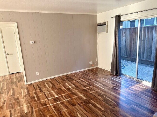 Oakmont Apartments in Stockton, CA - Building Photo - Building Photo