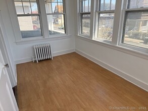 2125 E Main St in Bridgeport, CT - Building Photo - Building Photo