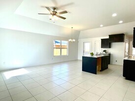 5429 Encanto Dr in Laredo, TX - Building Photo - Building Photo