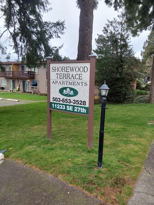 Shorewood Terrace in Milwaukie, OR - Building Photo