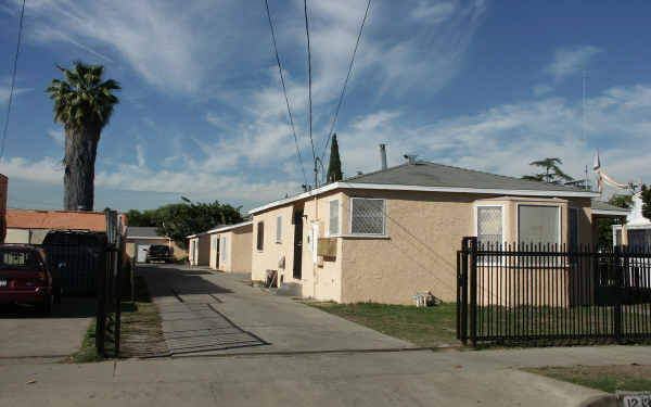 12131 Alpine Ave in Lynwood, CA - Foto de edificio
