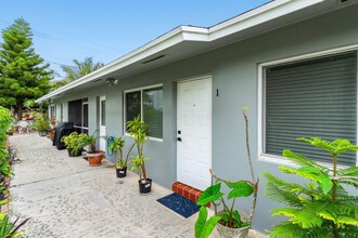 214 Sunrise Ave in Lantana, FL - Foto de edificio - Building Photo