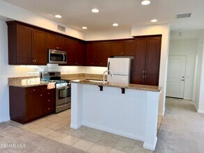 62 Secret Hollow Ln in Thousand Oaks, CA - Building Photo - Building Photo