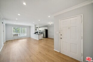 1270 Havenhurst Dr in West Hollywood, CA - Building Photo